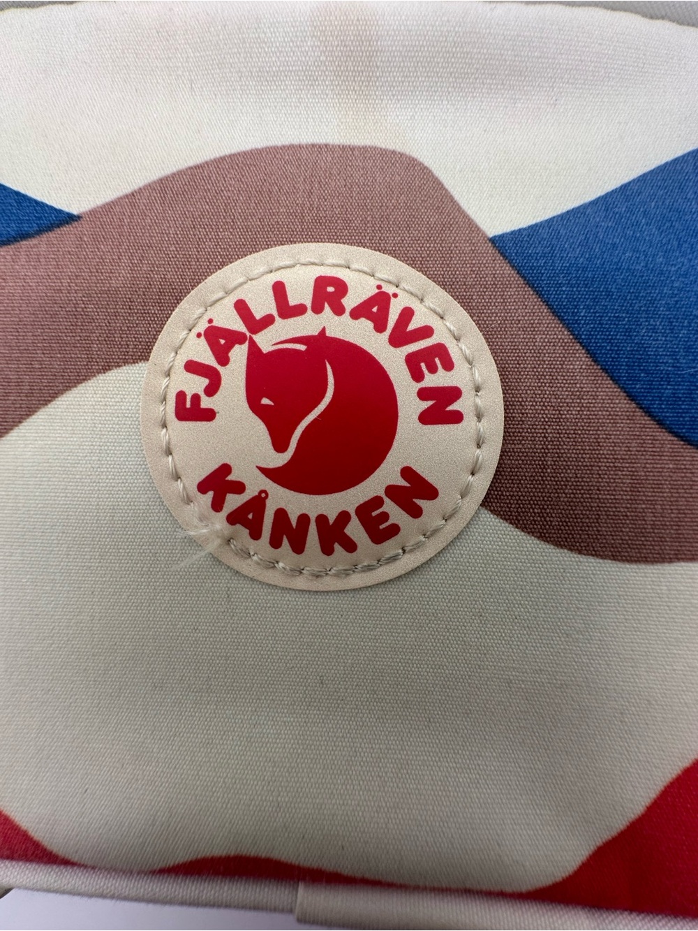 Fjallraven Kanken Zip travel wallet from the artist series in “Landscape” - Picture 10 of 10